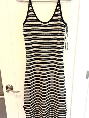 Universal Thread Black & White Striped Crew Neck Sweater